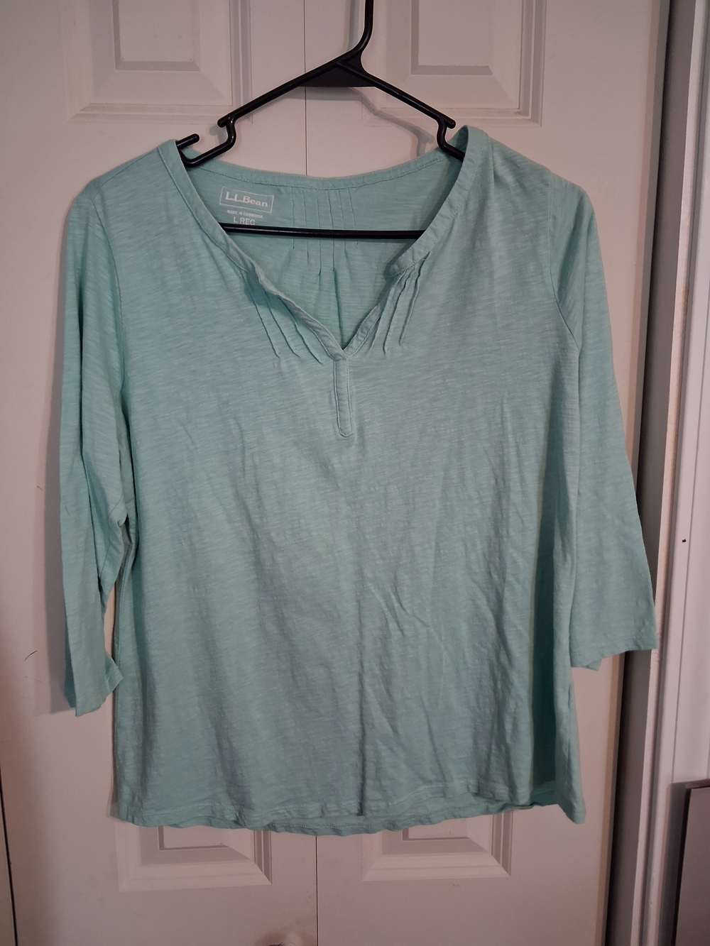 L.L. Bean Women's Mint Green Three-Quarter Sleeve V-Notch Tunic